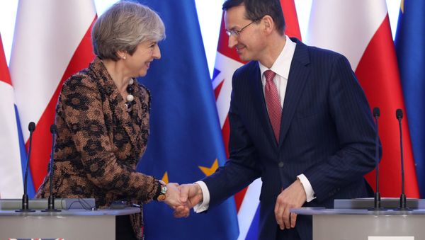 La primera ministra británica, Theresa May y su homólogo polaco Mateusz Morawiecki La primera ministra británica, Theresa May y su homólogo polaco Mateusz Morawiecki - Sputnik Mundo