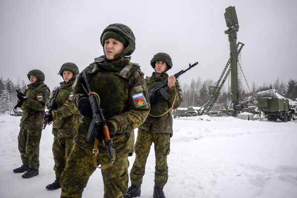 El 'Triunfo', a toda máquina: las maniobras de los S-400 - Sputnik Mundo