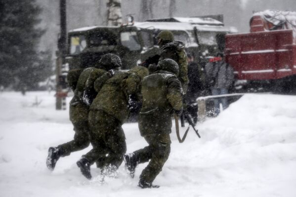 El 'Triunfo', a toda máquina: las maniobras de los S-400 - Sputnik Mundo