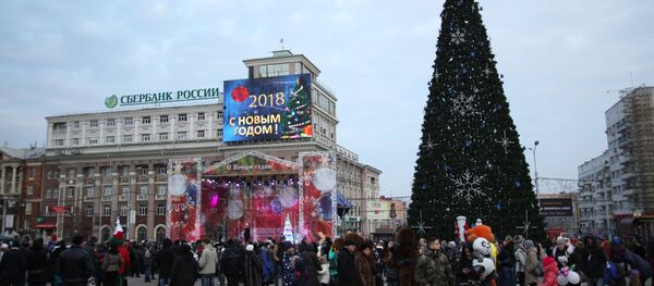 Árbol de Navidad en la plaza central de Donetsk - Sputnik Mundo