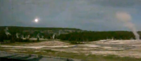 Objeto misterioso en el cielo sobre Yellowstone - Sputnik Mundo