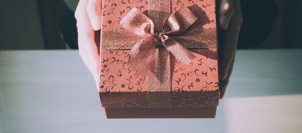 Un regalo (imagen referencial) - Sputnik Mundo