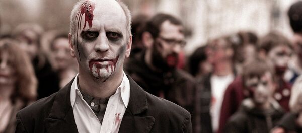 Un hombre disfrazado de zombi (imagen ilustrativa) - Sputnik Mundo