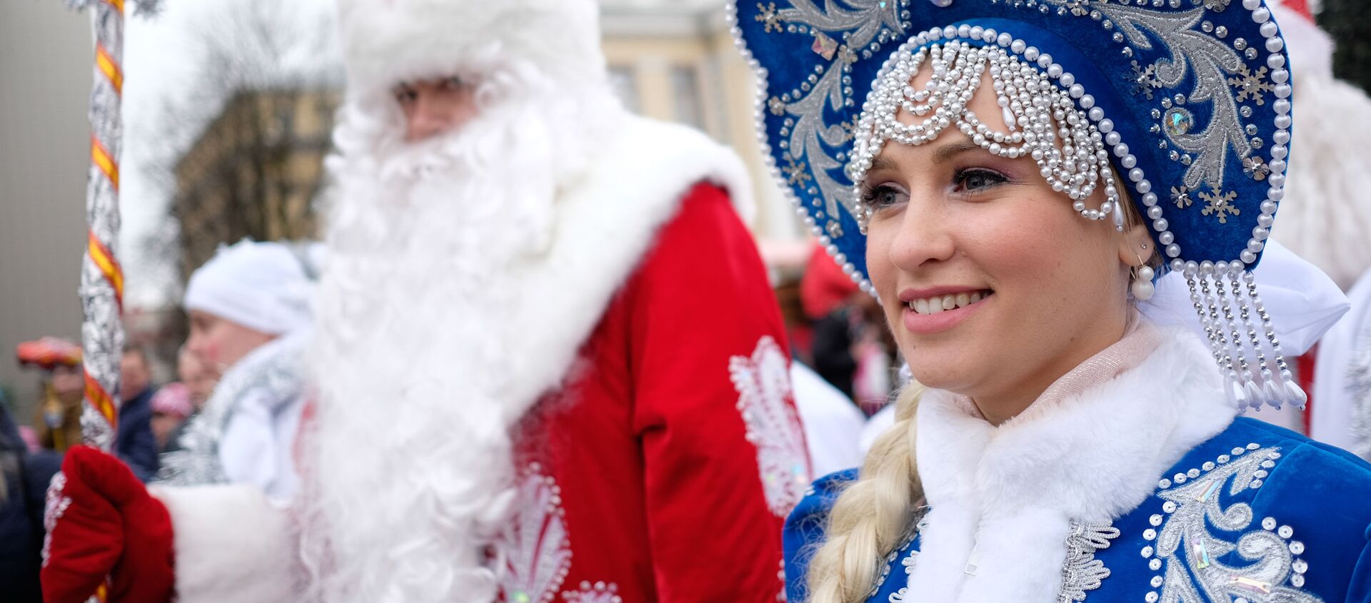 'Nievecillas' rusas: así son las hermosas ayudantes de Papá Noel - Sputnik Mundo, 1920, 26.12.2017