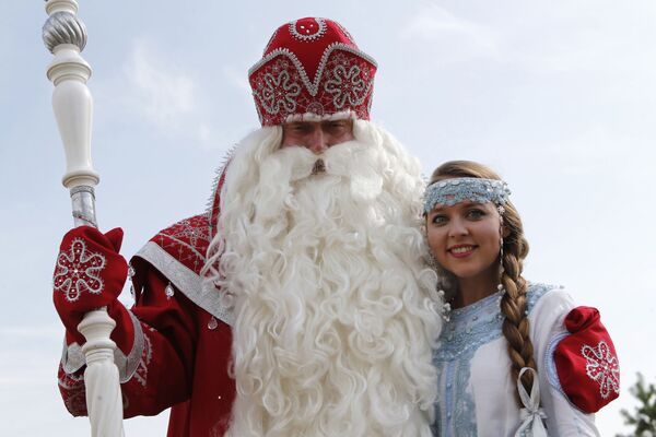 'Nievecillas' rusas: así son las hermosas ayudantes de Papá Noel - Sputnik Mundo