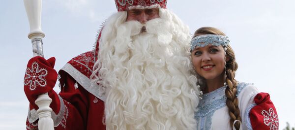 Personajes folclóricos rusos Ded Moroz (Abuelo Frío) y Snegúrochka (Nievecillas o Doncella de las nieves) - Sputnik Mundo