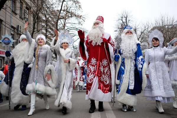 'Nievecillas' rusas: así son las hermosas ayudantes de Papá Noel - Sputnik Mundo