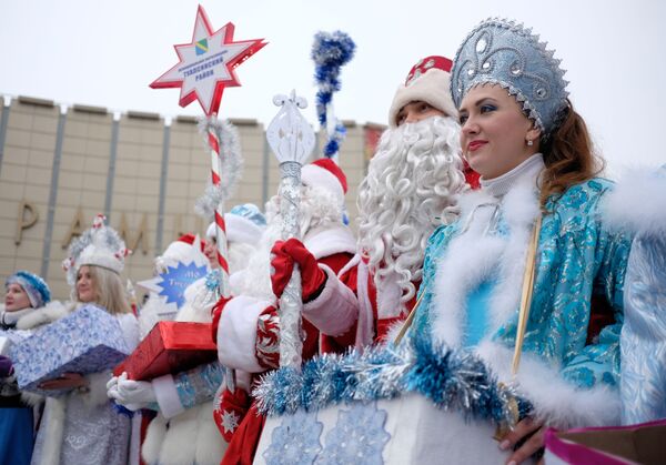 'Nievecillas' rusas: así son las hermosas ayudantes de Papá Noel - Sputnik Mundo