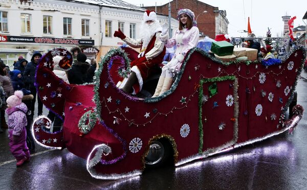 'Nievecillas' rusas: así son las hermosas ayudantes de Papá Noel - Sputnik Mundo