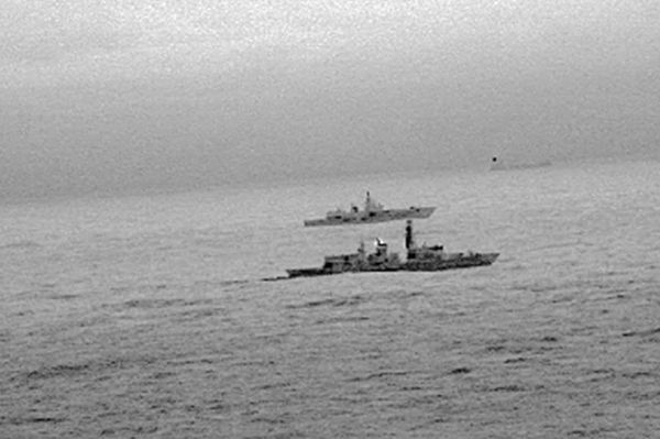 Imágen de una cámara infrarroja de un helicóptero de la Armada del Reino Unido muestra cómo la fragata británica St. Albans escoltó al buque de guerra ruso Almirante Gorshkov Imágen de una cámara infrarroja de un helicóptero de la Armada del Reino Unido muestra cómo la fragata británica St. Albans escoltó al buque de guerra ruso Almirante Gorshkov - Sputnik Mundo