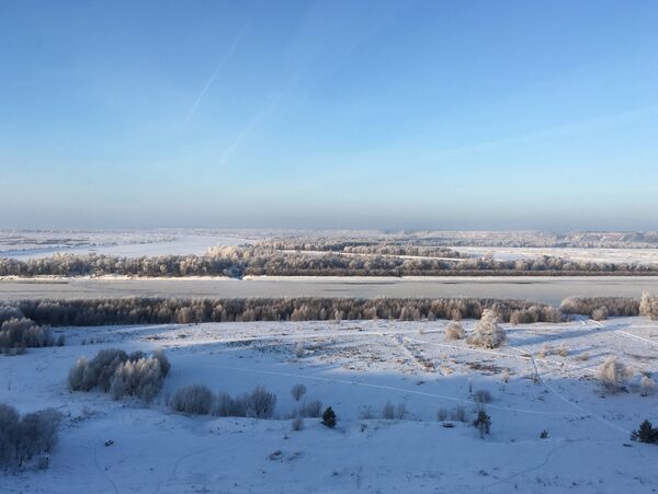 Pero seguramente no se va a Siberia para ver ciudades 'normales', sino vastas llanuras de nieve, ríos congelados y bosques invernales Pero seguramente no se va a Siberia para ver ciudades 'normales', sino vastas llanuras de nieve, ríos congelados y bosques invernales - Sputnik Mundo