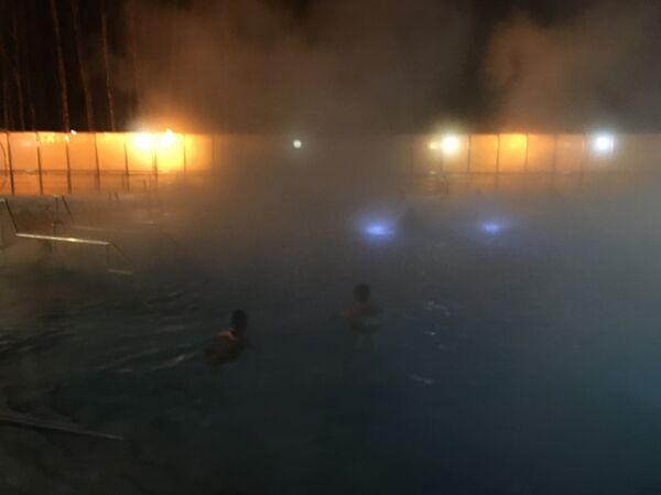 La fuente termal ubicada en el territorio del balneario 'Sibir', en la periferia inmediata de Tiumén La fuente termal ubicada en el territorio del balneario 'Sibir', en la periferia inmediata de Tiumén - Sputnik Mundo