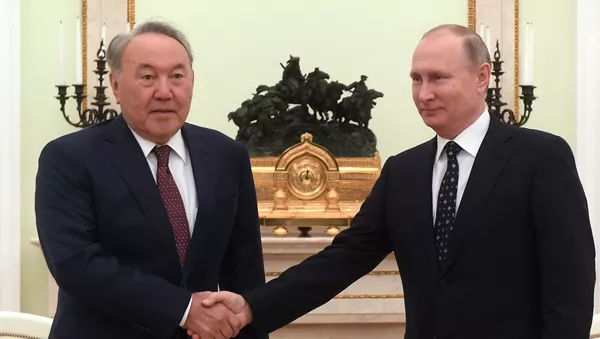 El presidente de Kazajistán, Nursultán Nazarbáev con su homólogo ruso, Vladímir Putin