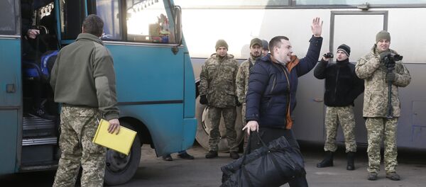 Canje de prisioneros en Donbás Canje de prisioneros en Donbás - Sputnik Mundo