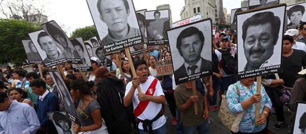 Una movilización contra indulto al expresidente peruano Fujimori (Archivo) - Sputnik Mundo