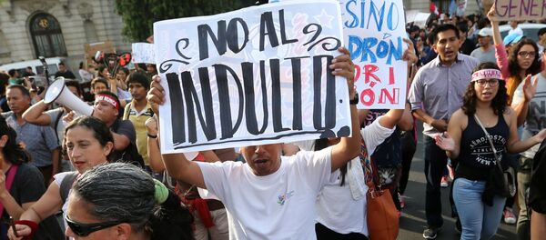 Una movilización contra indulto al expresidente peruano Fujimori - Sputnik Mundo