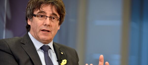 Former Catalan president Carles Puigdemont attends an interview with Reuters in Brussels - Sputnik Mundo