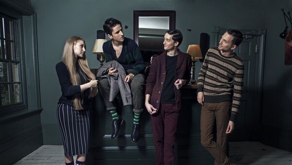 Un grupo de amigos, imagen referencial - Sputnik Mundo