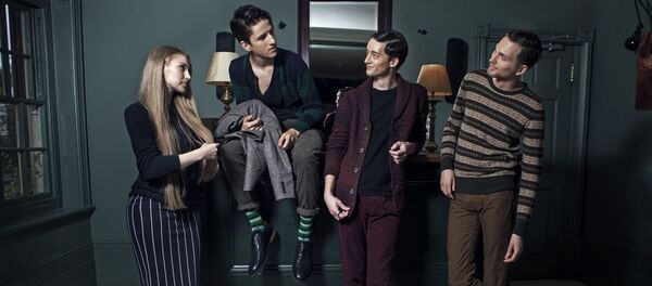 Un grupo de amigos, imagen referencial - Sputnik Mundo