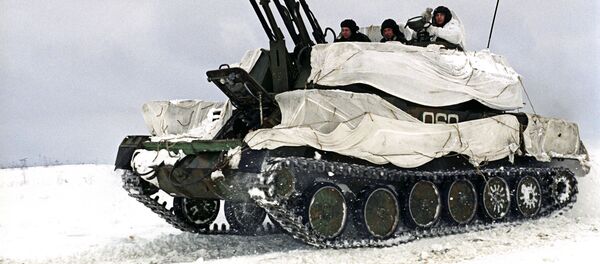 Sistema antiaéreo Shilka en camuflaje invernal - Sputnik Mundo