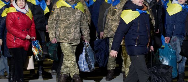 El intercambio de prisioneros entre Kiev y las autoproclamadas repúblicas en la región de Donbás - Sputnik Mundo