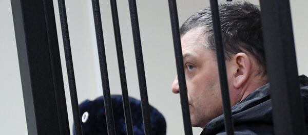 El exdirector de la fábrica de dulces Menshevik Ilia Averiánov en la sala de audiencias - Sputnik Mundo