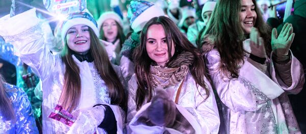 Las 'Nievecillas' rusas se lucen en las calles de Moscú - Sputnik Mundo