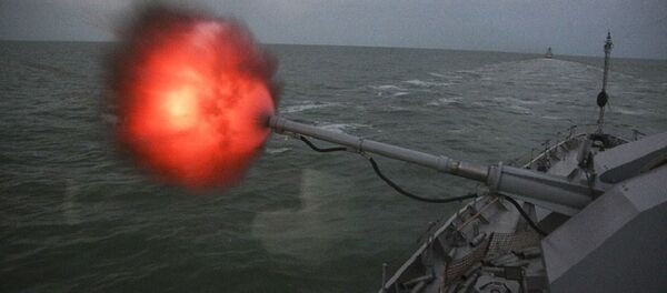 El entrenamiento de la artillería naval rusa A-190U de la Flotilla del Caspio - Sputnik Mundo