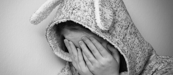 Una niña triste - Sputnik Mundo