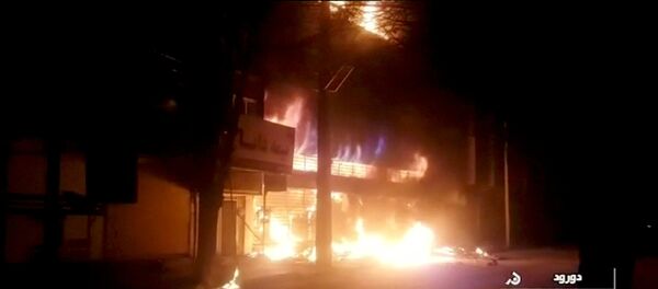 Un edifício en llamas en Irán - Sputnik Mundo