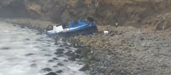La escena del terrible accidente de autobús en Perú en &apos;la curva del diablo&apos; - Sputnik Mundo