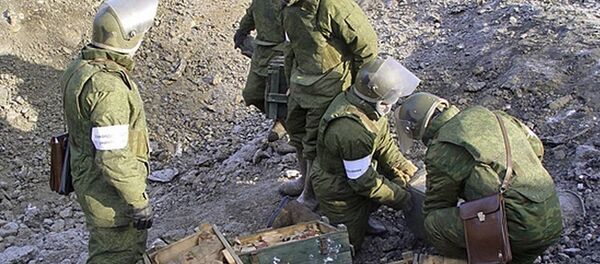 Zapadores rusos durante las labores de demolición en la región de Chukotka - Sputnik Mundo