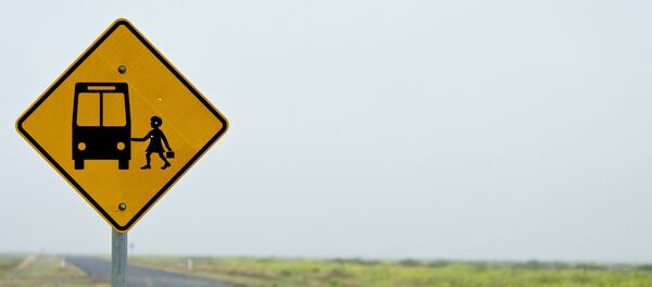 Señal de una parada de autobús - Sputnik Mundo