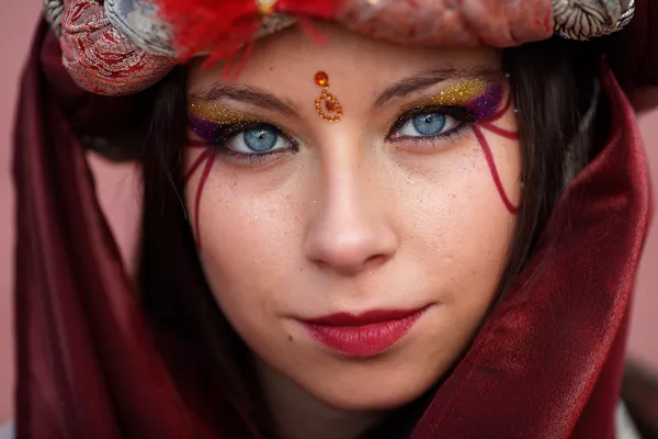 Una joven vestida de paje de los Reyes Magos en la ciudad española de Ronda. - Sputnik Mundo