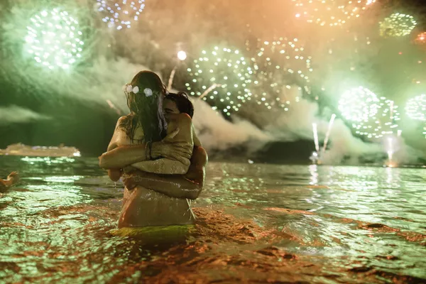 Bañistas reciben el Año Nuevo en la playa de Copacabana de Río de janeiro (Brasil), el 1 de enero de 2018 - Sputnik Mundo