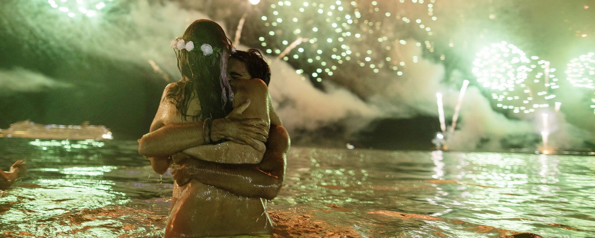 Bañistas reciben el Año nuevo en la playa de Copacabana de Río de janeiro (Brasil), el 1 de enero de 2018 - Sputnik Mundo, 1920, 07.12.2021