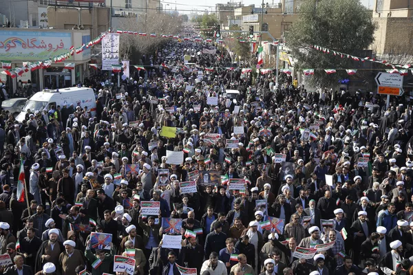 Marcha progubernamental y contra la injerencia de EEUU en los asuntos internos de Irán tras varias jornadas de enfrentamientos callejeros protagonizados por iraníes que reclamaban cambios económicos en el país, Teherán (Irán), el 3 de enero de 2018 - Sputnik Mundo
