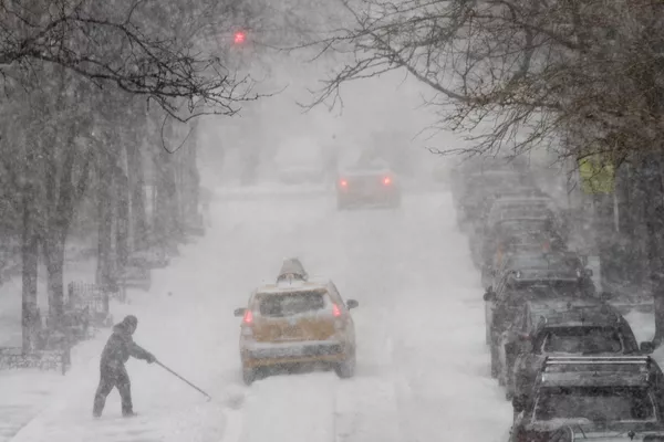 Una fuerte tormenta de nieve congestionó el tráfico en la costa este de EEUU y causó la cancelación parcial del tráfico aéreo en los aeropuertos de la zona. Nueva York (EEUU), el 4 de enero de 2018 - Sputnik Mundo