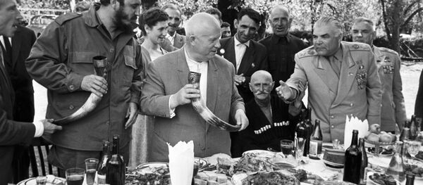 Nikita Jruschov y Fidel Castro (archivo) - Sputnik Mundo
