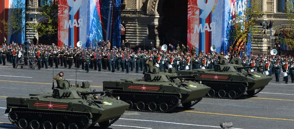 Los vehículos de combate BMD-4M, durante el desfile de la Victoria en la Plaza Roja de Moscú (2017) - Sputnik Mundo
