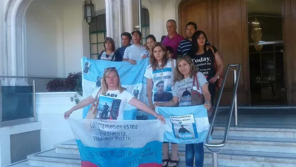 Familiares de tripulantes de submarino ARA San Juan en la base de Puerto Belgrano - Sputnik Mundo