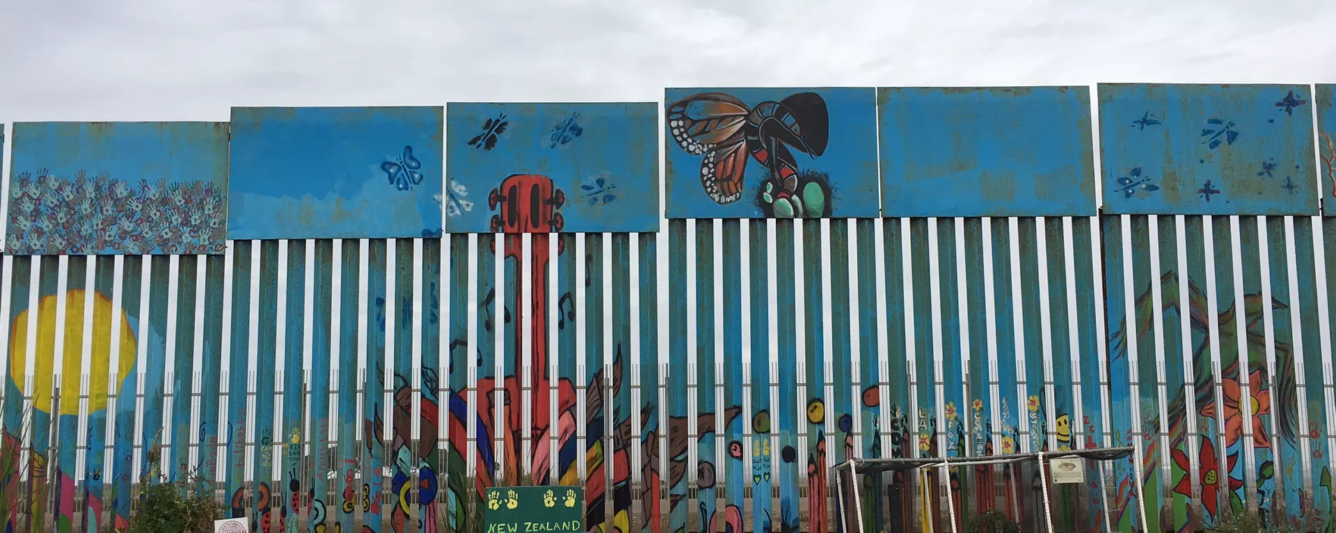 Una parte pintada del muro fronterizo Estados Unidos-México Una parte pintada del muro fronterizo Estados Unidos-México - Sputnik Mundo, 1920, 27.02.2021