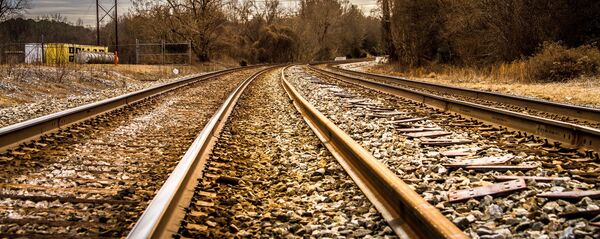 Rieles de tren (imagen referencial) - Sputnik Mundo