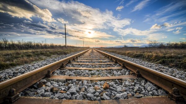 Rieles de tren (imagen referencial) - Sputnik Mundo