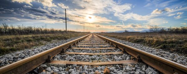 Rieles de tren (imagen referencial) - Sputnik Mundo