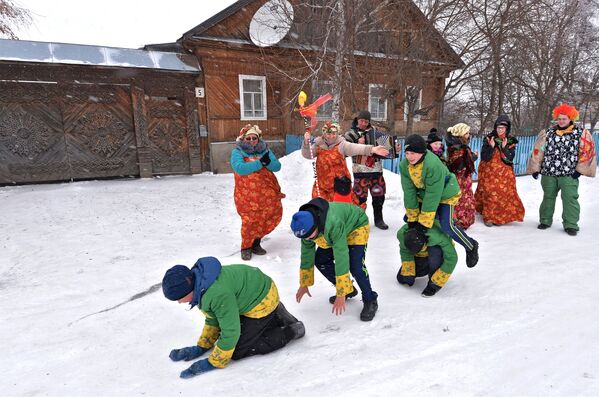 Magia, adivinaciones y esperanza: cómo celebra Rusia las Sviatki - Sputnik Mundo