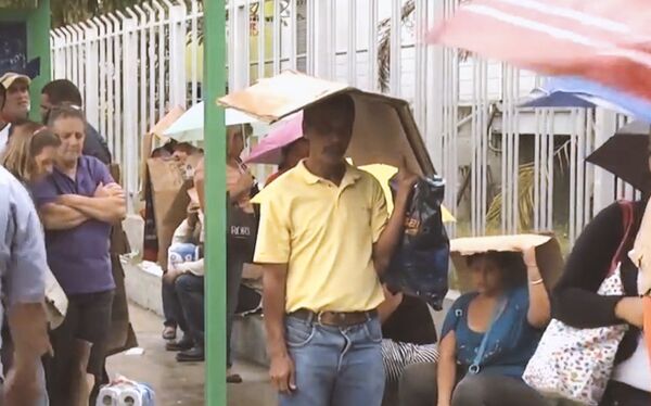 Asfixia financiera a Venezuela lleva a mujeres a la prostitución (vídeo) - Sputnik Mundo