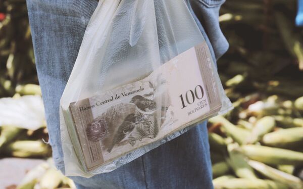 Asfixia financiera a Venezuela lleva a mujeres a la prostitución (vídeo) - Sputnik Mundo