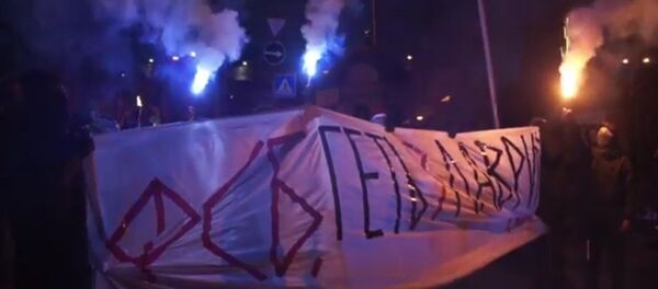 Nacionalistas ucranianos bloquean la entrada en el monasterio de las Cuevas de Kiev - Sputnik Mundo