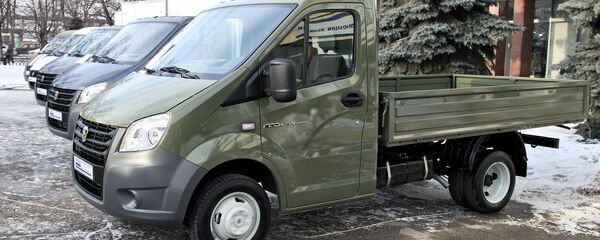 GAZel Next junto a la sede del Grupo GAZ - Sputnik Mundo